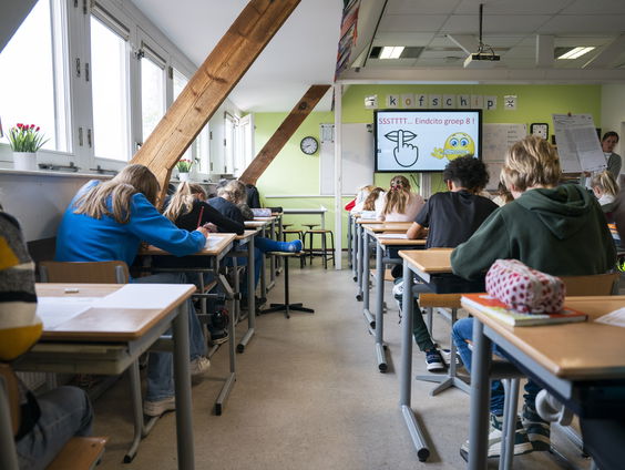 Kunnen hoogbegaafde leerlingen beter naar aparte scholen gaan?