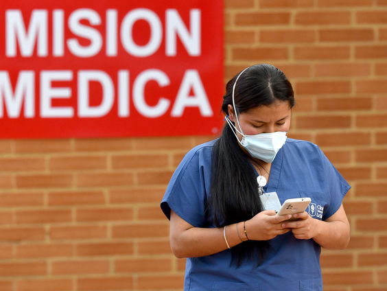 Rijke landen hamsteren naast vaccins en mondkapjes ook zorgmedewerkers