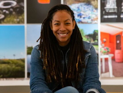 Kunststof - Sharelly Emanuelson, filmmaker en kunstenaar