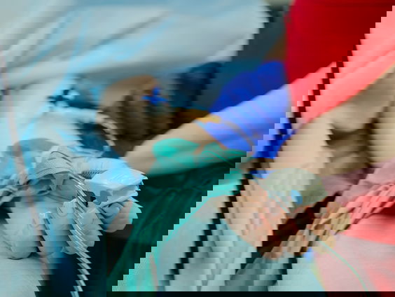 Wat levert het op als patiënten met een gebroken heup de keuze krijgen tussen een operatie of palliatieve zorg?