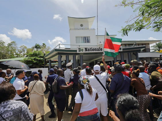 Suriname in shock over rellen en bestorming