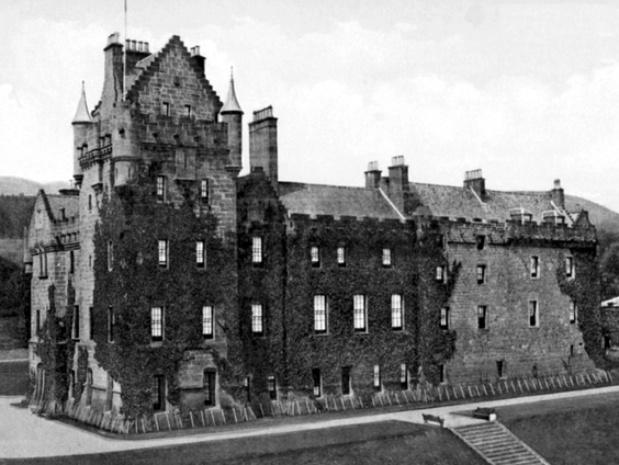 De Vakantieman: Thalia Ostendorf gaat naar Brodick Castle in Schotland