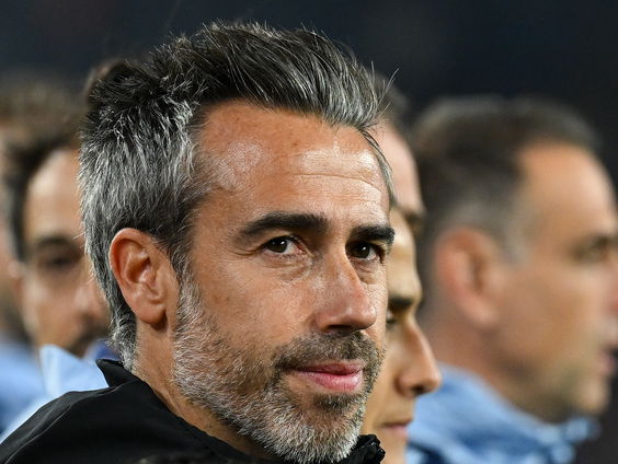 Spaanse voetbalbond ontslaat bondscoach vrouwenelftal en biedt excuses aan voor gedrag voorzitter