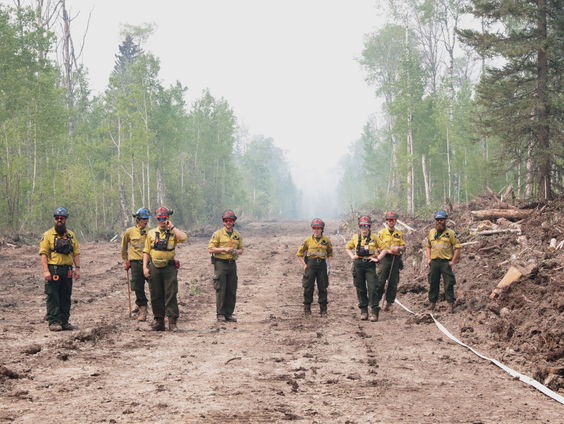 Brandweerploegen van over de hele wereld naar Canada