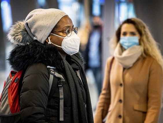 Hoe vies is het opnieuw gebruiken van een mondkapje?