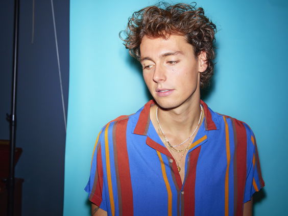 Adriaan Persons speelt live!