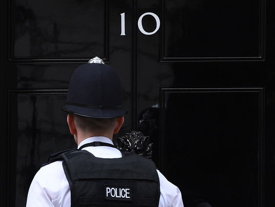 Ook premier Johnson beboet voor lockdownfeestjes Downing Street