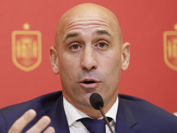 Spaanse bondsvoorzitter weigert op te stappen na ophef