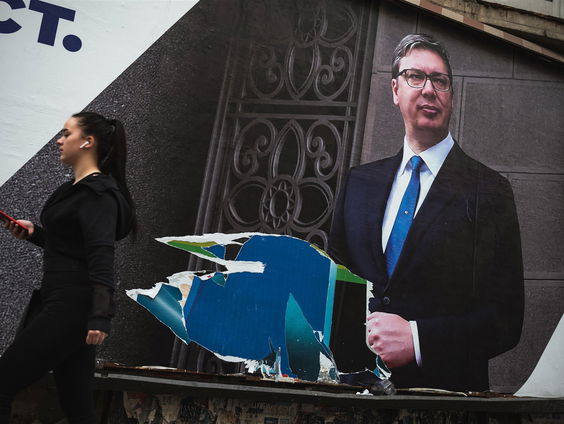 De Servische spagaat