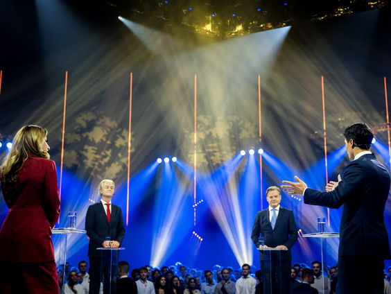 Spanning om te snijden dag voor de verkiezingen