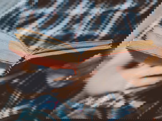 Emeritus hoogleraar wordt thrillerschrijver