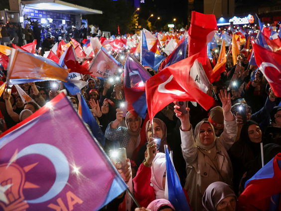 Erdogan haalt net geen absolute meerderheid, tweede ronde volgt op 28 mei