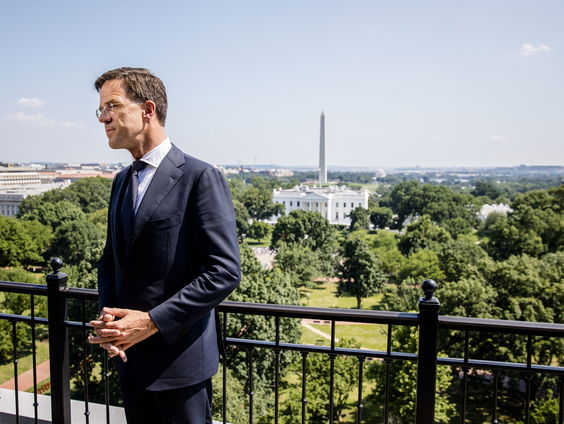 Rutte en Biden bespreken exportverbod ASML