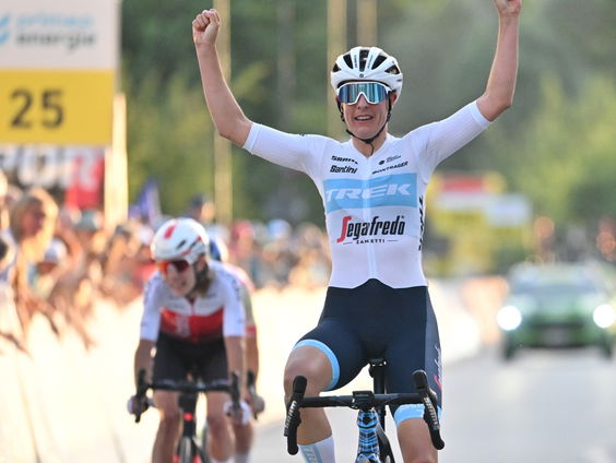 Lucinda Brand na eerste seizoenzege op de weg