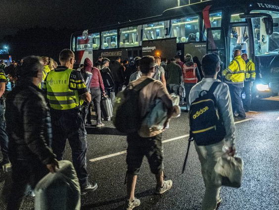 Honderden asielzoekers Ter Apel geëvacueerd na noodkreet inspectie