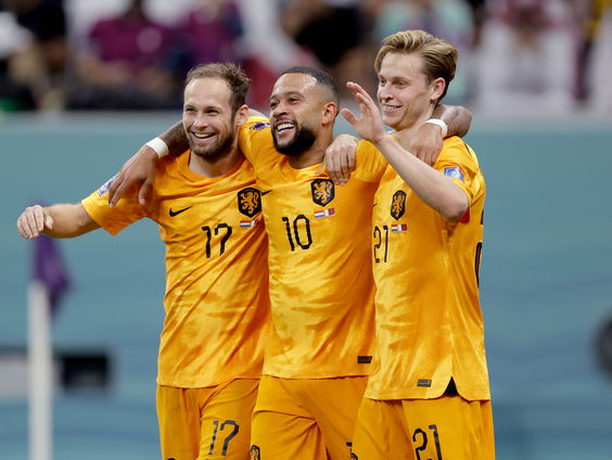 Bondscoach Koeman valt terug op systeem à la Van Gaal