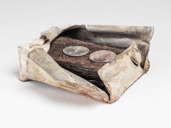 Wat zit er in de tijdscapsule onder het standbeeld van Koning Willem II?