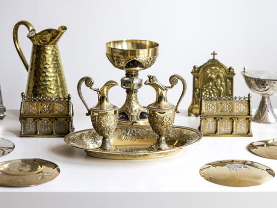 Bisschop Haarlem-Amsterdam: ‘Stop met handel in relikwieën’