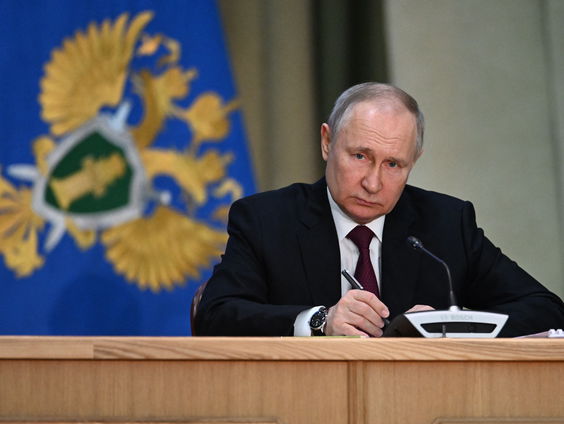 Internationaal Strafhof vaardigt arrestatiebevel uit tegen Poetin voor kinderdeportaties