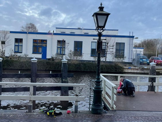 Duikers van Recovery Divers vinden telefoon van vermoorde Esmee