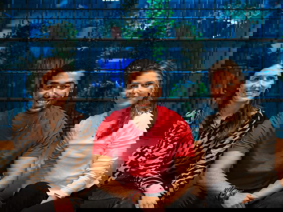 Ze zijn overal om ons heen: microplastics. Dr. Emma Kasteel en Annemijne van den Berg doen onderzoek naar ...