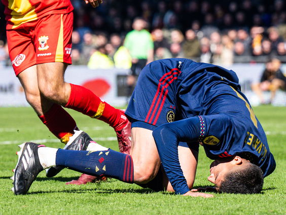 Ajax raakt verder achterop bij Feyenoord