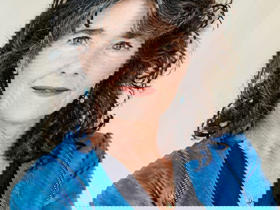 Kunststof - Dieuwertje Blok, presentatrice