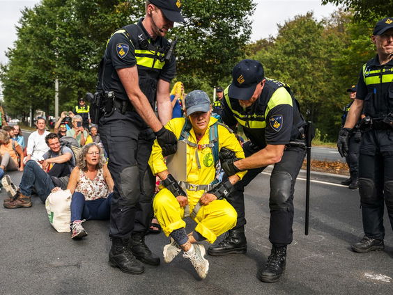 Extinction Rebellion schort acties op A12 tijdelijk op