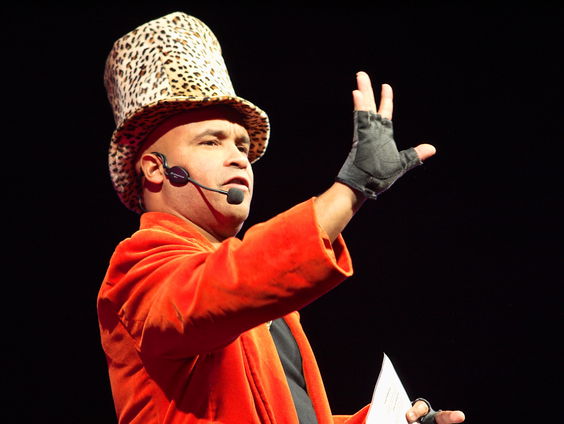 Meneer Anansi volgt het spoor van het slavernijverleden