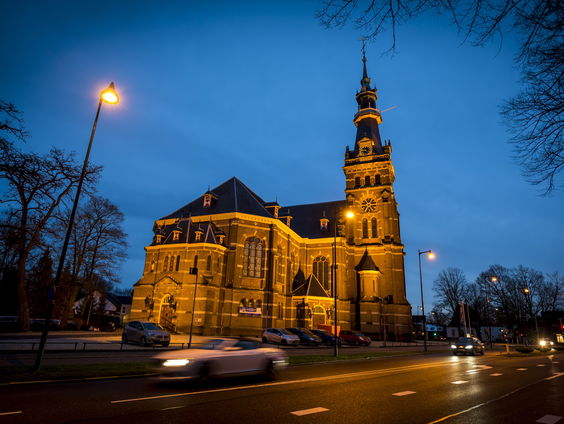 Een technofeest in de Grote Kerk in Apeldoorn, moet dat kunnen?
