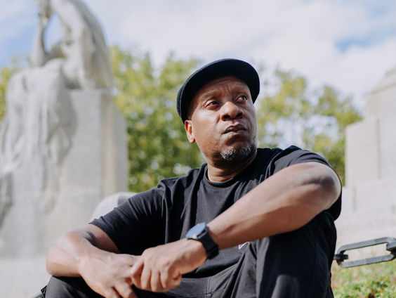 Driving Home for Christmas met Lloyd Marengo