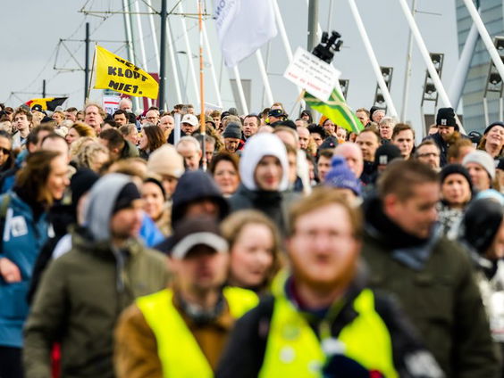 100.000 complotdenkers: hoe riskant is dat?