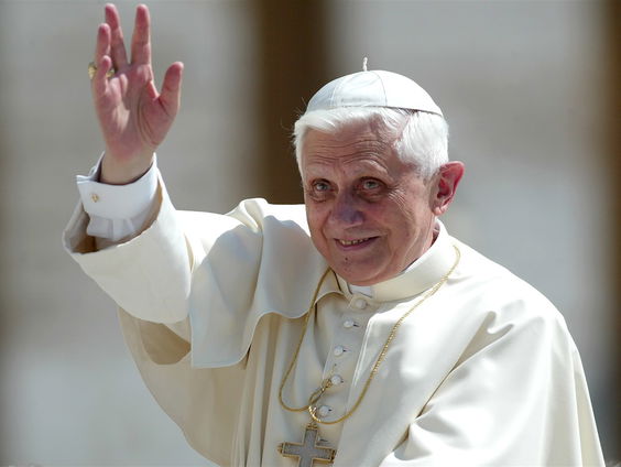 Hoe gaat overleden emeritus paus Benedictus de geschiedenisboeken in?