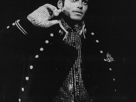 Terug naar Toen: Michael Jackson brengt album 'Thriller' uit