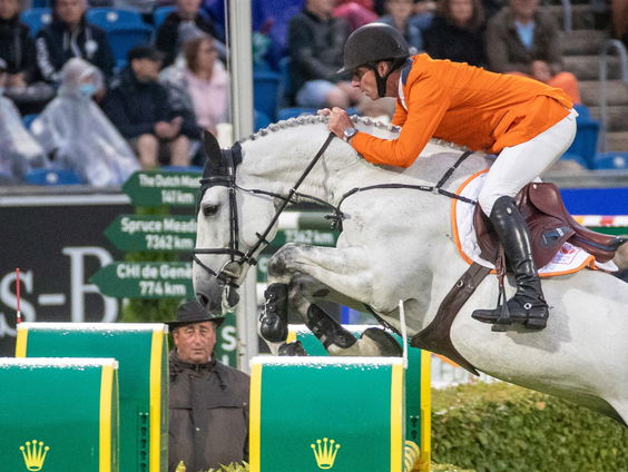 Streep door Spelen: Toppaard van ruiter Jur Vrieling verkocht