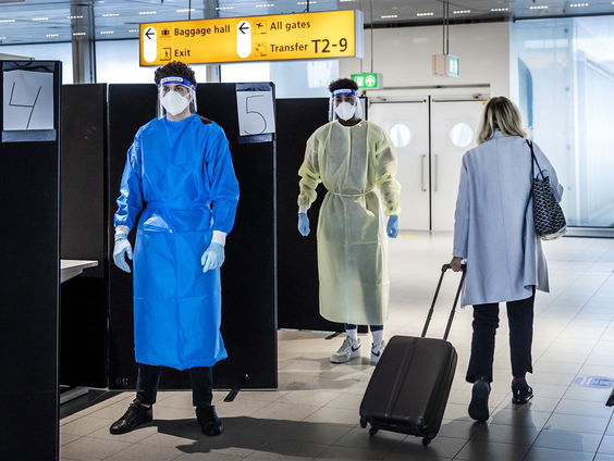 Stand.nl: Ook Nederland moet reizigers uit China testen op corona
