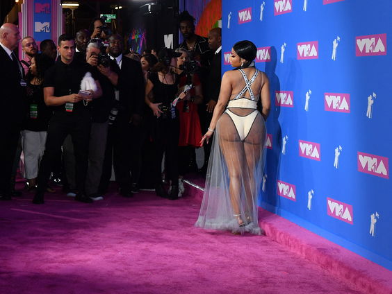 Theatervoorstelling over het moderne schoonheidsideaal