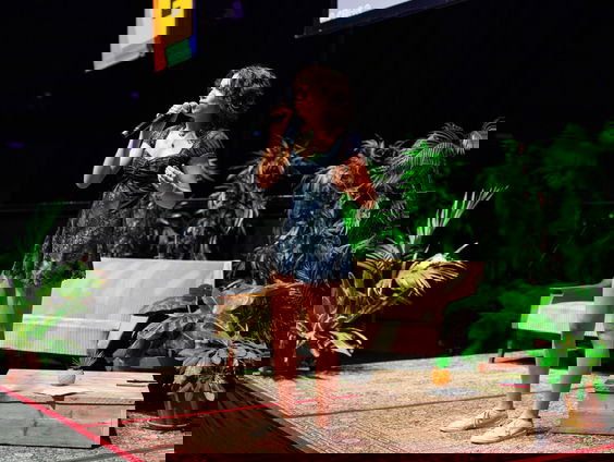 Woordkunstenaar Isis Harms met 'Teer'