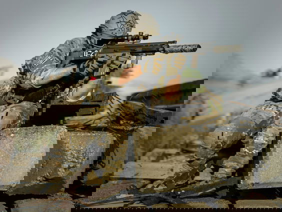 Moeten pensioenfondsen in wapens investeren? Ja, zegt minister Ollongren