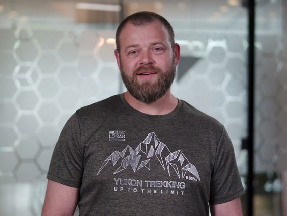 Dennis Bos is verkozen tot taalheld door Stichting Lezen en Schrijven