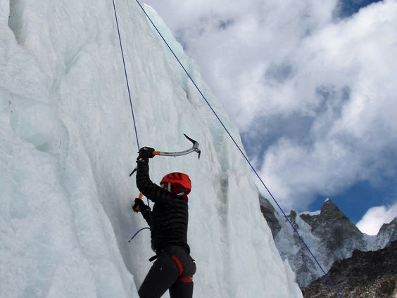 70 jaar na de eerste klim op Mount Everest