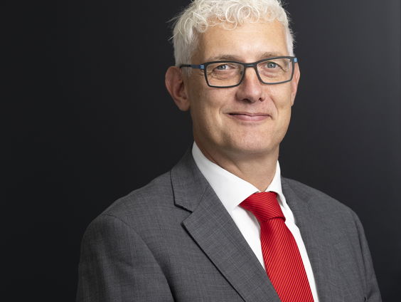 Vraag aan Den Haag: Mag je met vlaggen demonstreren in de openbare ruimte?