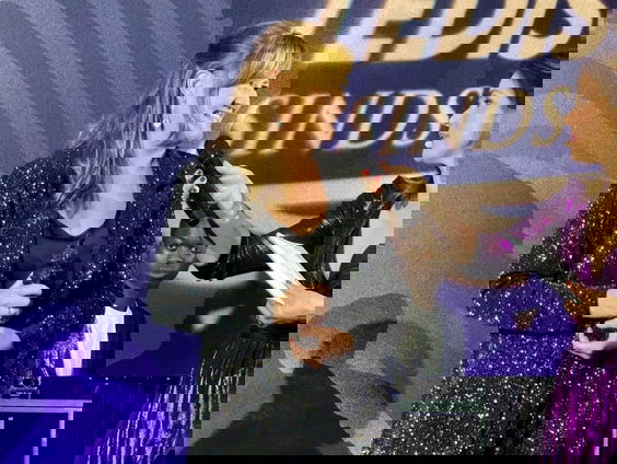 Violist Julija Hartig (51) wint Edison Klassiek voor 'beste nieuwkomer'