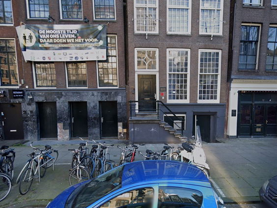 Amsterdams dispuut onder vuur om ontgroening in het buitenland