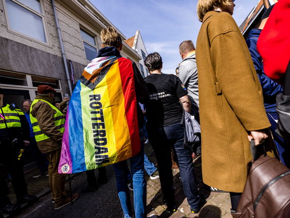 Roos Schlikker over homohaat: ‘Worden we weer 40 jaar terug de tijd ingeslingerd?’