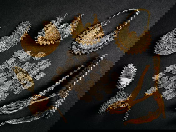 Detectorzoeker Lorenzo Ruijter vindt zeldzame middeleeuwse schat in Hoogwoud