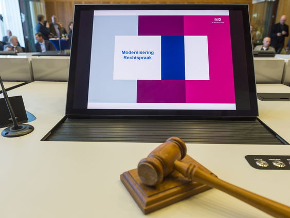 De rechtbank in Arnhem besluit dat asielzoekers meer dan 24 uur mogen werken