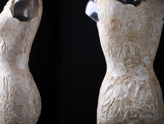 Schimmeldraden in kleding dichten zelf gaten