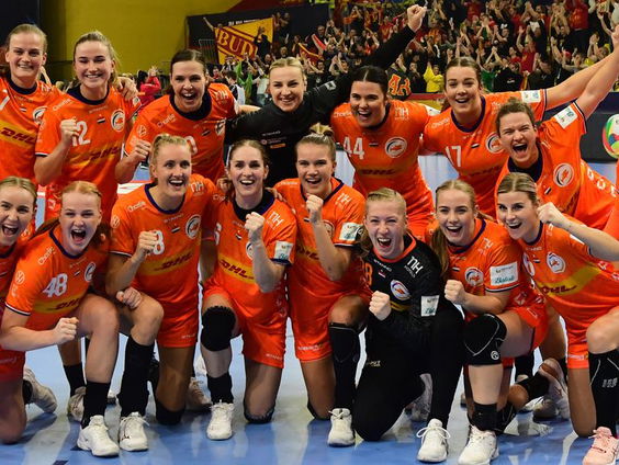 Handbalsters winnen van Montenegro en plaatsen zich voor het WK