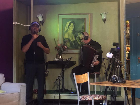 Live muziek van Kabier Noor Mohamed